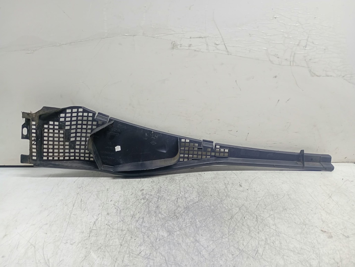 Grila stergatoare parbriz 8200825457 Dacia Sandero 1 (2008 - 2012)