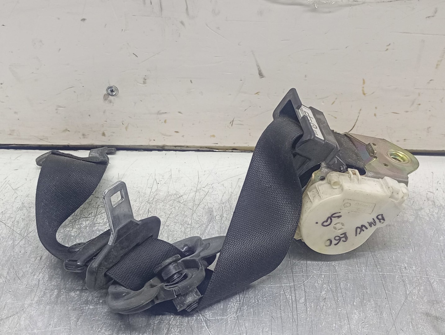 Centura siguranta stanga spate 33048192 BMW Seria 5 E60/E61 (2003 - 2007)