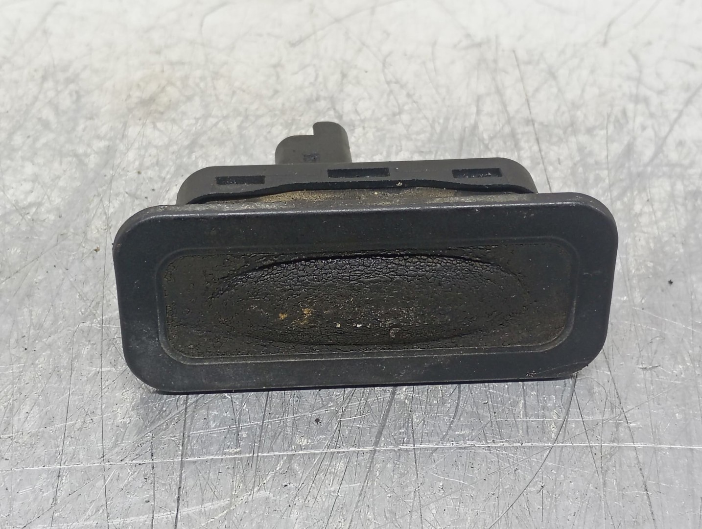 Buton portbagaj 8200070256 Renault Megane 2 (2002 - 2006)