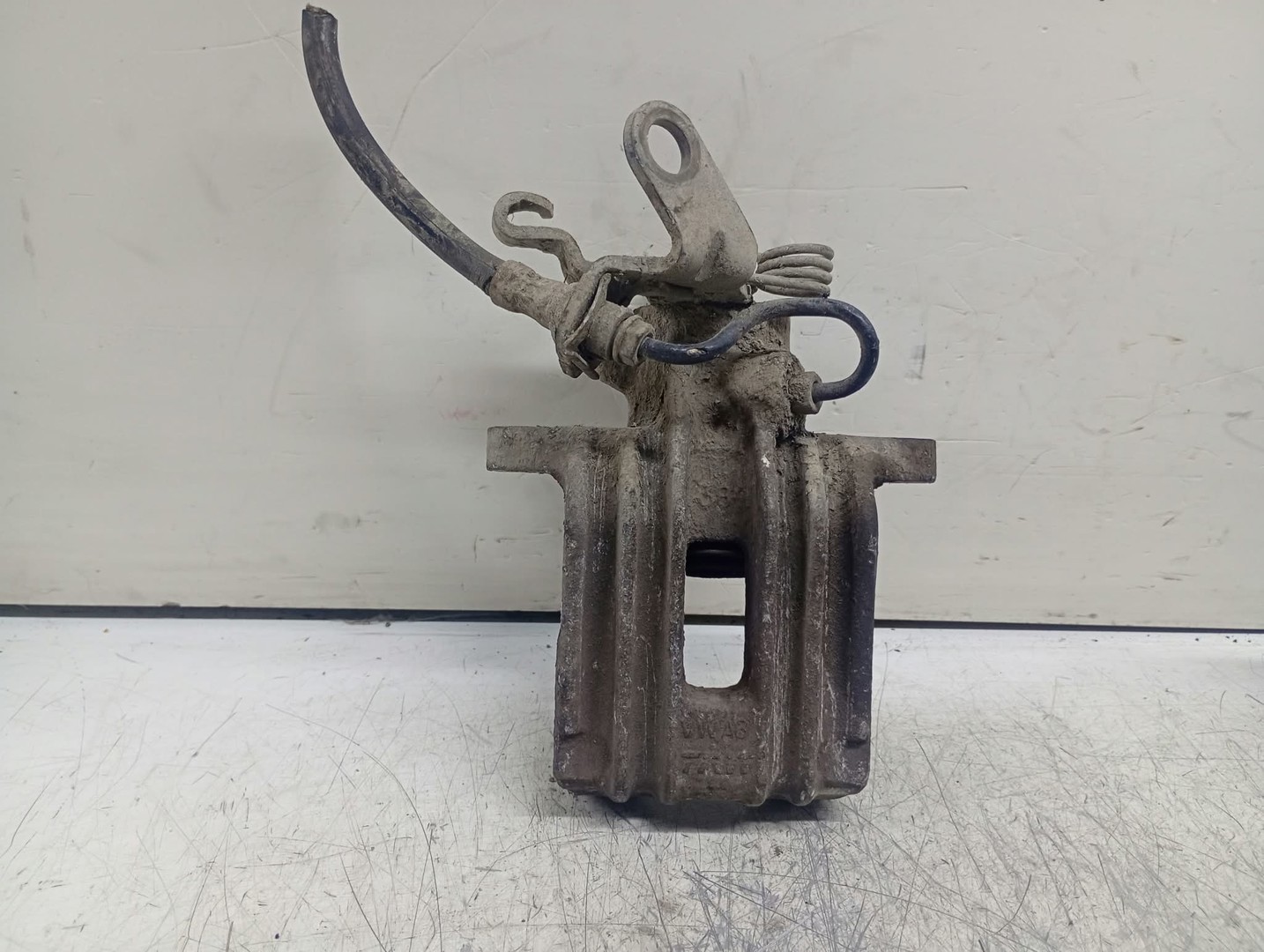 Etrier stanga spate Volkswagen Golf 5 (2003 - 2009)