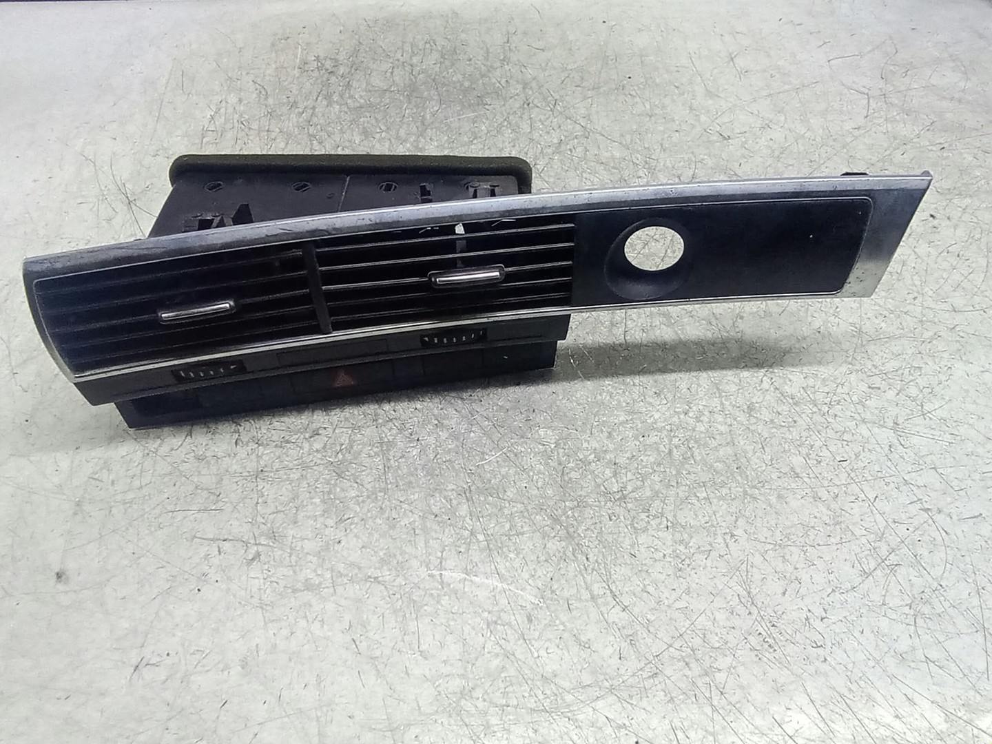 Grila ventilatie 4F2820951 Audi A6 4F/C6 (2004 - 2008)