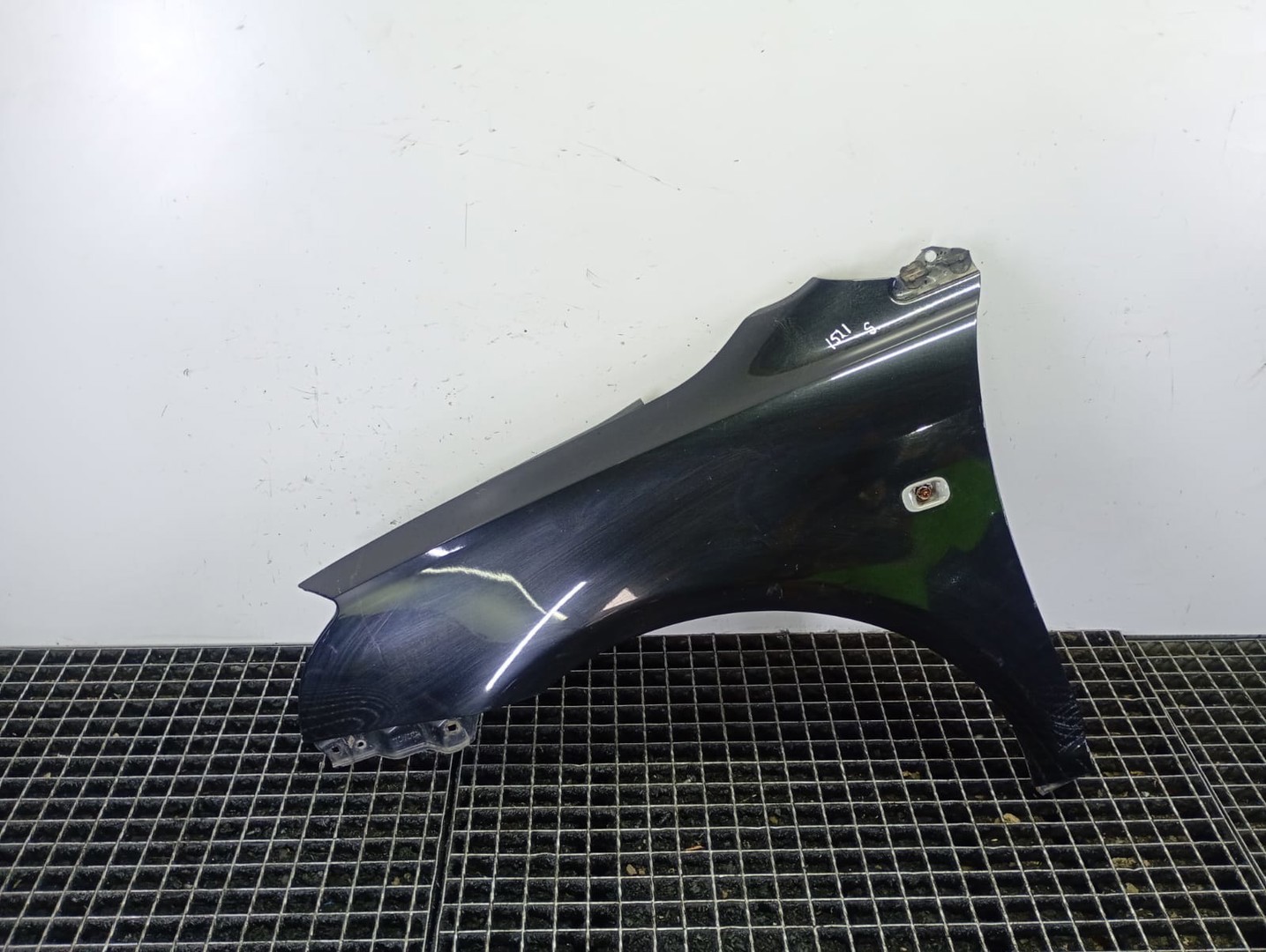 Aripa stanga fata Toyota Avensis 2 T25 (2002 - 2006)