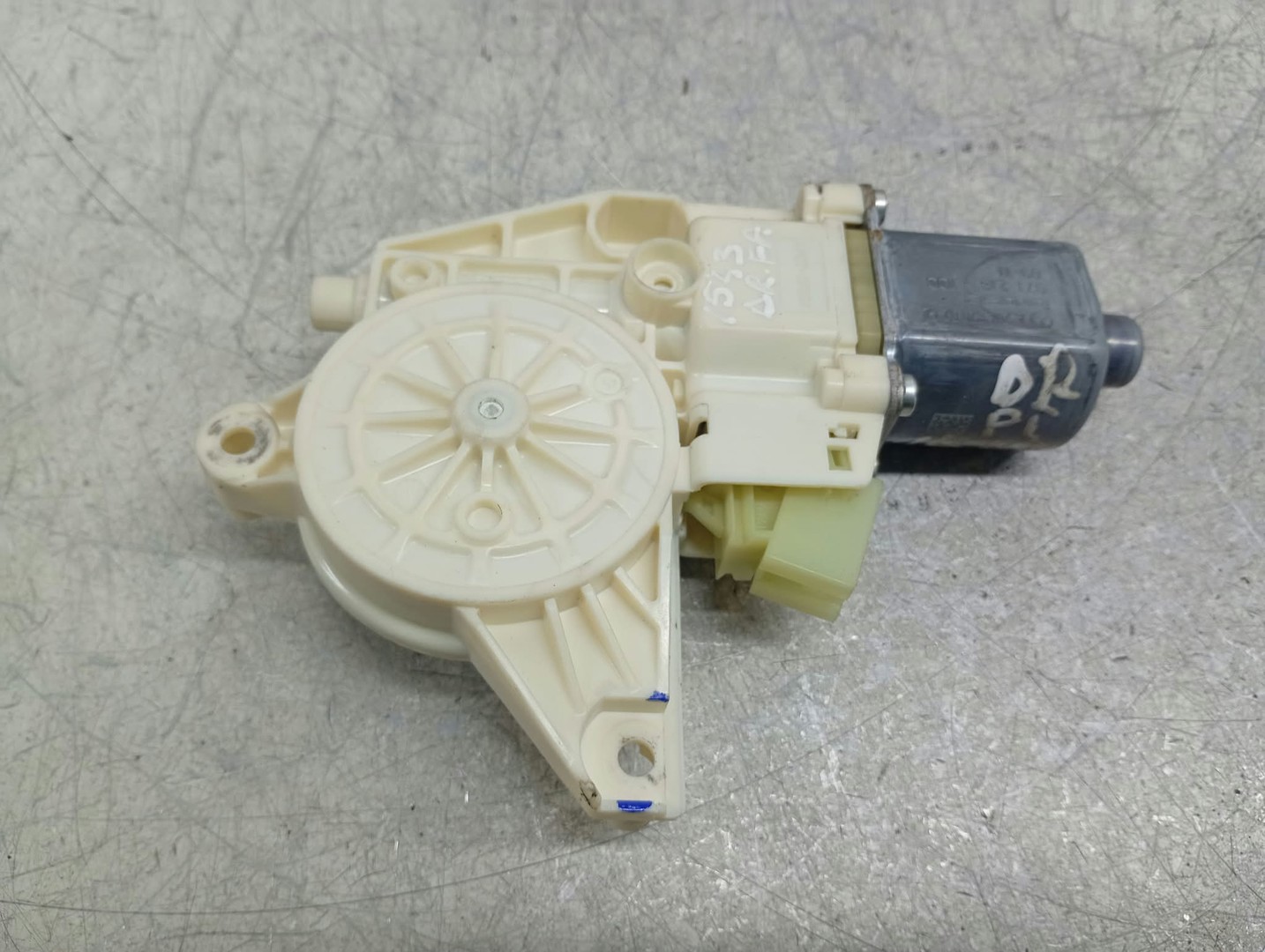 Motoras geam dreapta fata A2048200242 Mercedes Benz E-Class W212 (2009 - 2013)