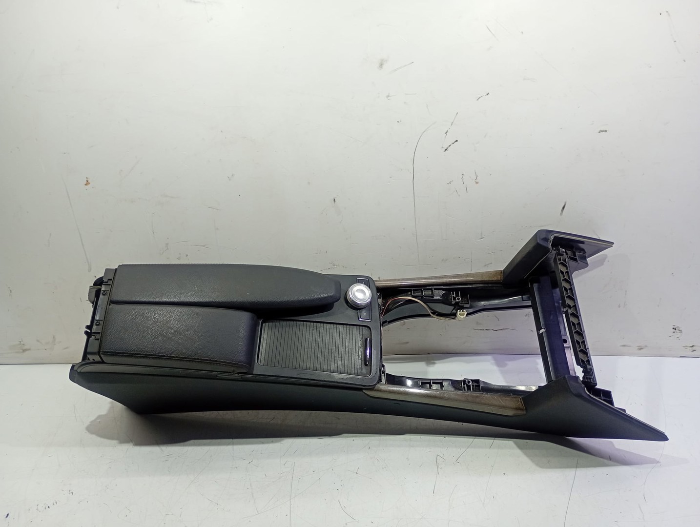 Consola centrala dbae001102 Mercedes Benz E-Class W212 (2009 - 2013)