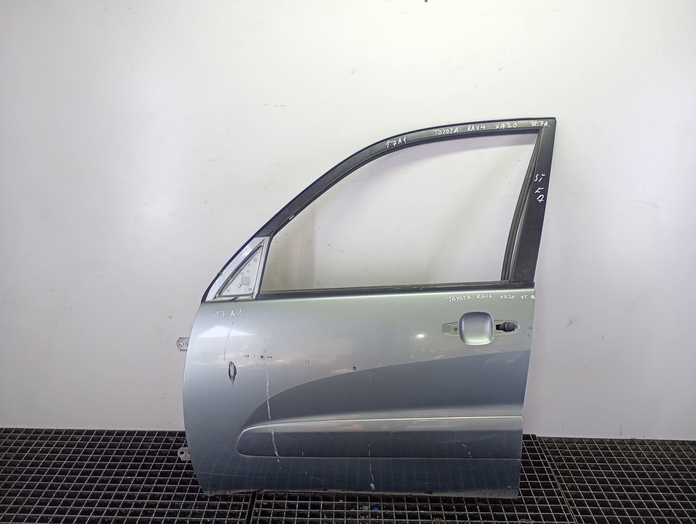 Usa stanga fata Toyota RAV4 2 generation (XA20) (2000 - 2003)