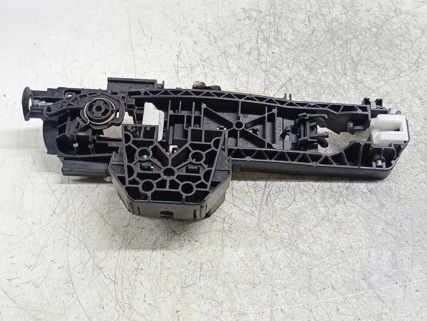 Suport maner exterior 806115DM2A stanga fata Infiniti Q30 1 (2016 - 2020)