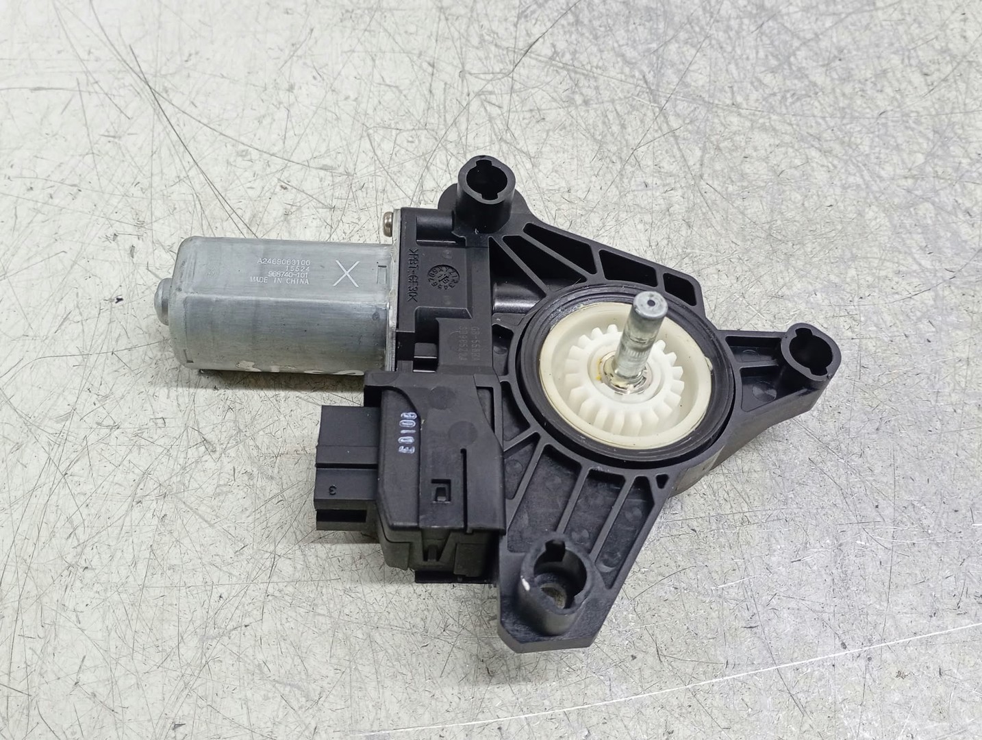 Motoras geam stanga spate A2469063100 Infiniti Q30 1 (2016 - 2020)