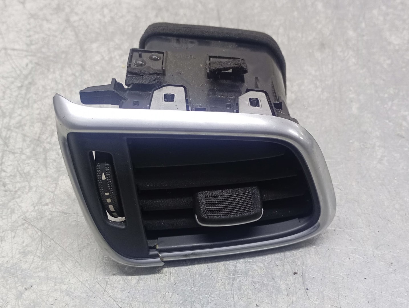 Grila ventilatie bord 687615df0a Infiniti Q30 1 (2016 - 2020)