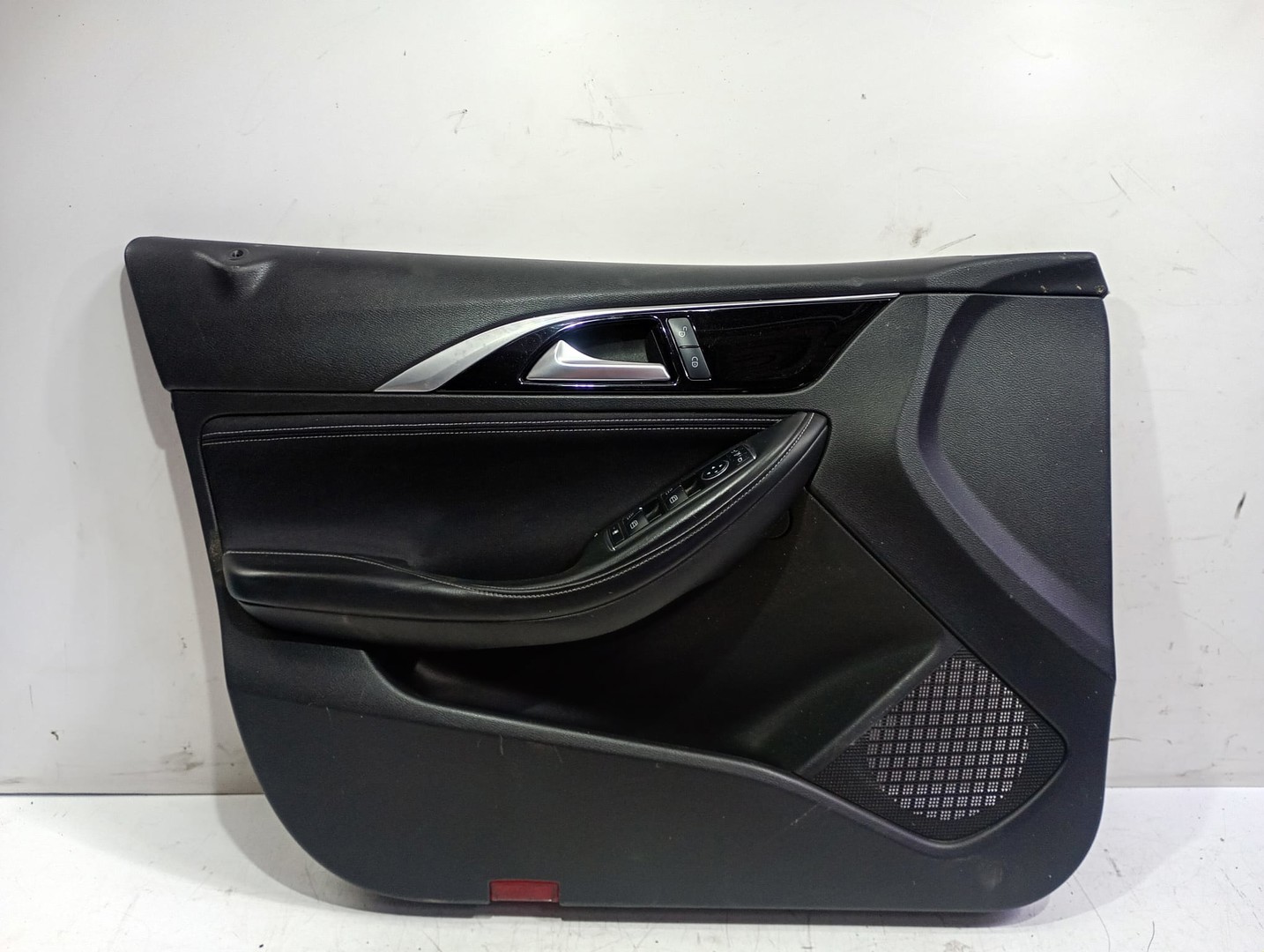 Fata usa stanga fata Infiniti Q30 1 (2016 - 2020)