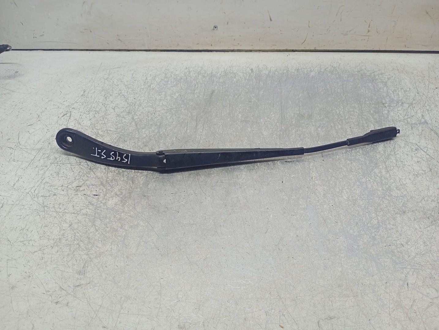 Brat stergator parbriz stanga A1768200044 Infiniti Q30 1 (2016 - 2020)
