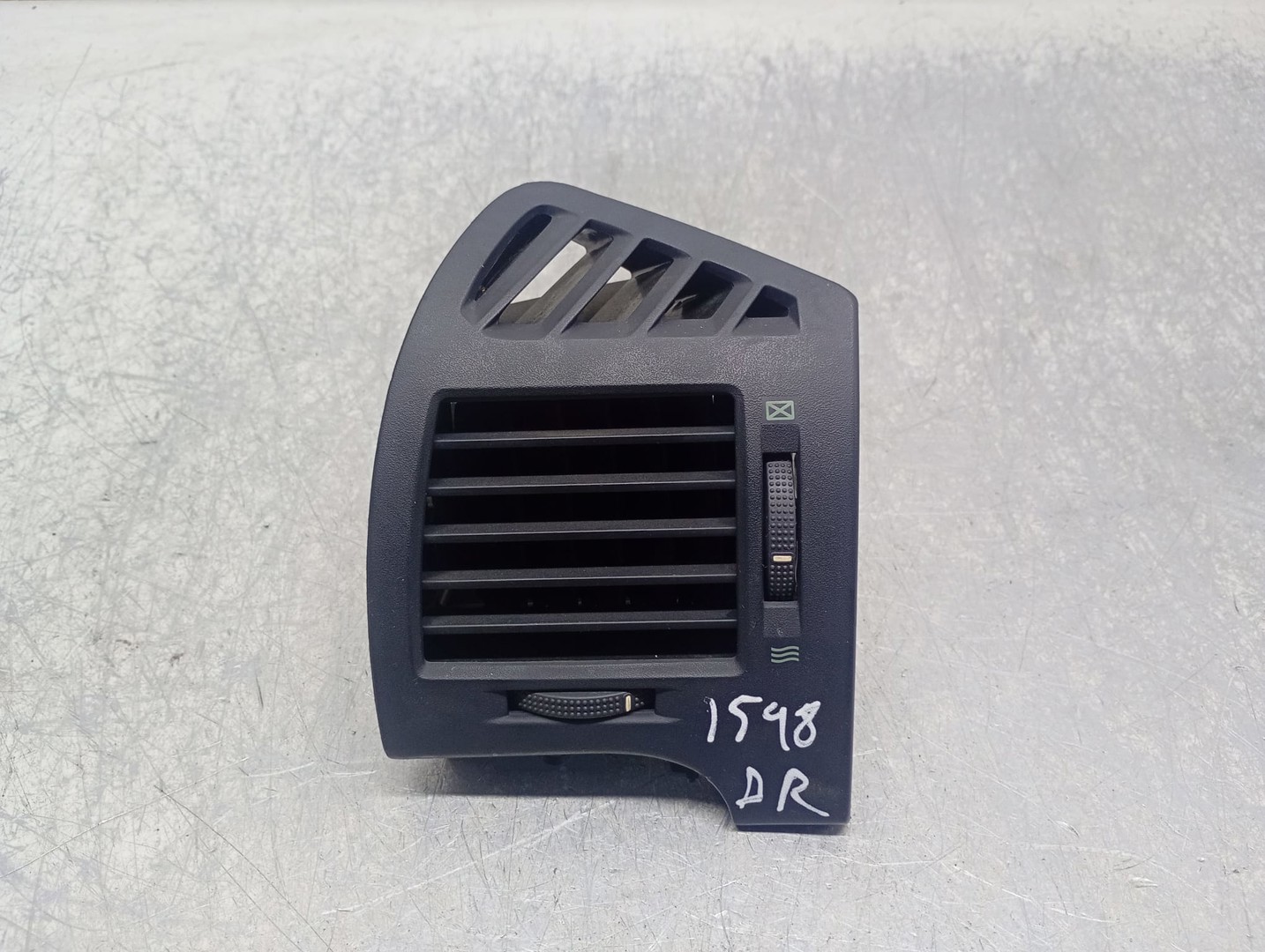 Grila ventilatie bord 97490-3K000 Hyundai Sonata NF (2005 - 2008)