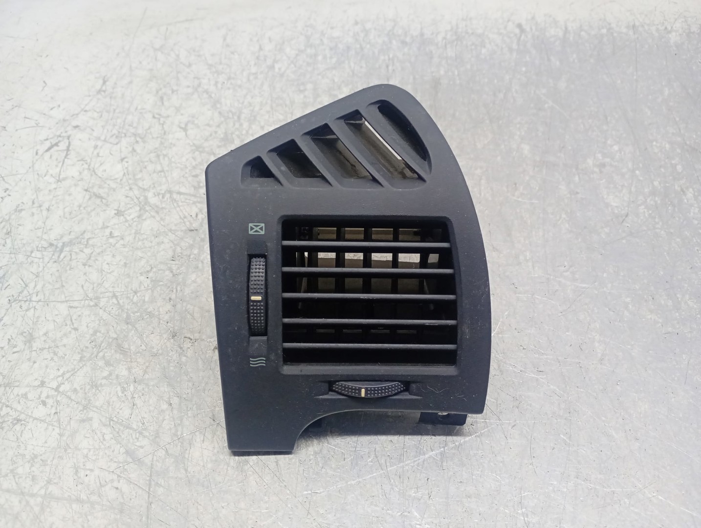 Grila ventilatie bord Hyundai Sonata NF (2005 - 2008)
