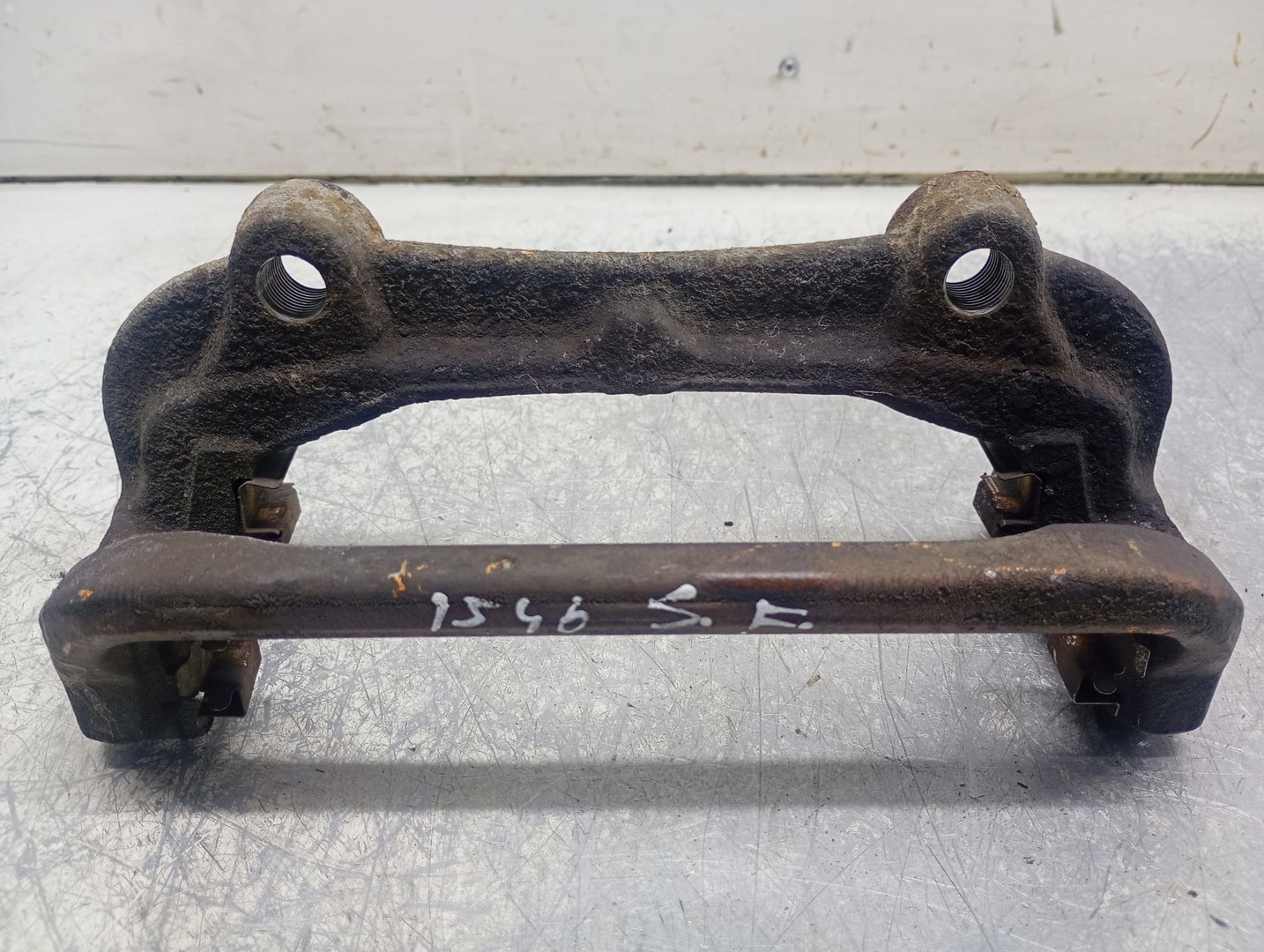 Suport etrier stanga fata Land Rover Range Rover Sport 1 (facelift) (2009 - 2013)