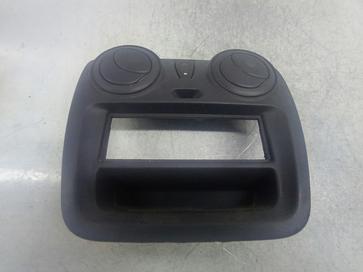 Ornament bord 682603245R Dacia Dokker 1 (2012 - 2017)