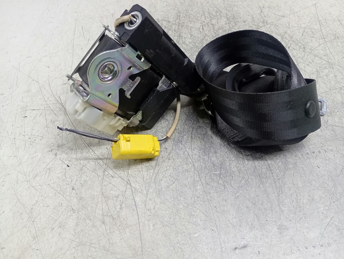 Centura siguranta dreapta fata 3C1857706F Volkswagen Passat CC 1 (2008 - 2012)