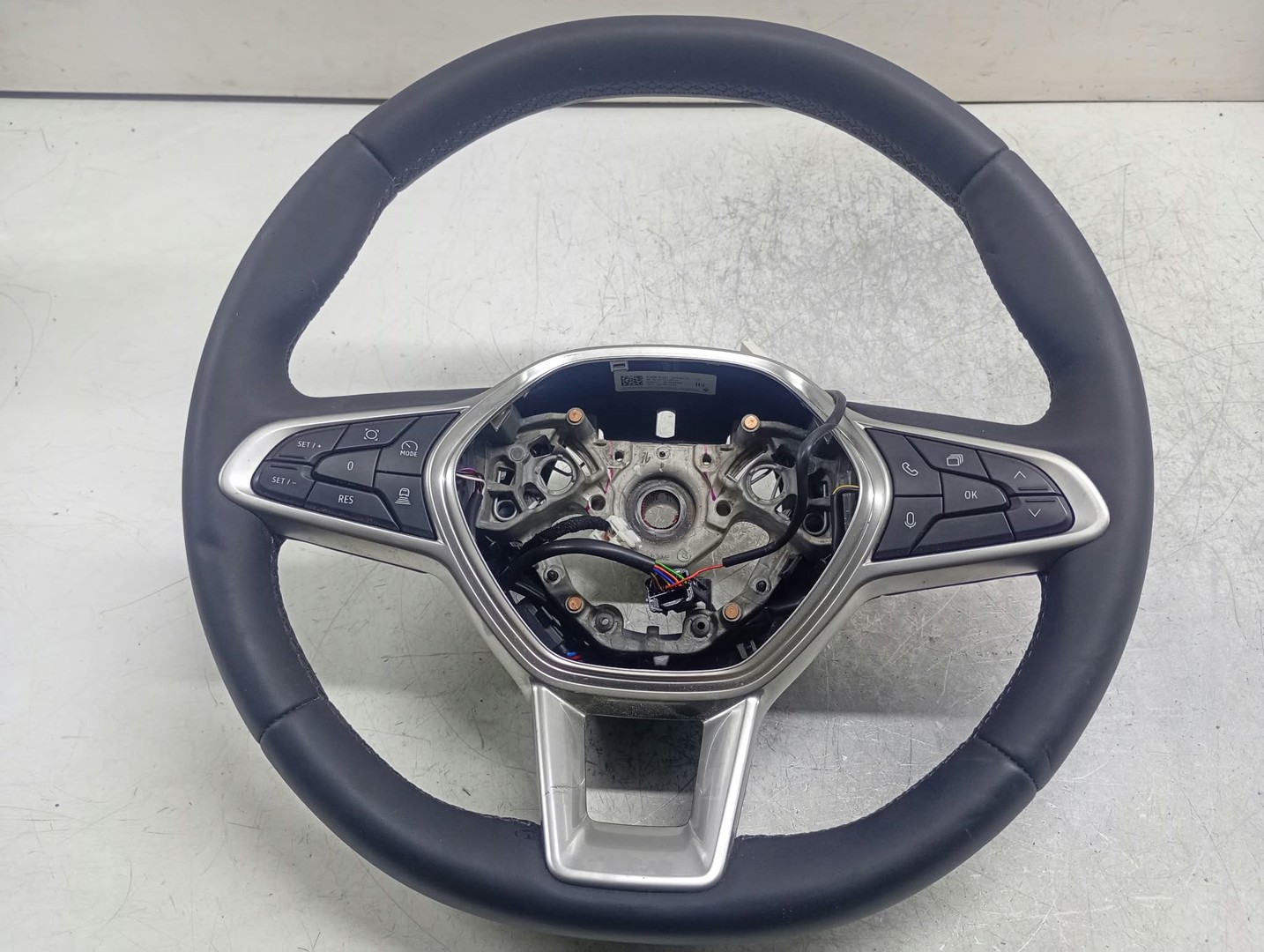 Volan in 3 spite cu comenzi 484009946R Renault Arkana 1 facelift (2023–2025)