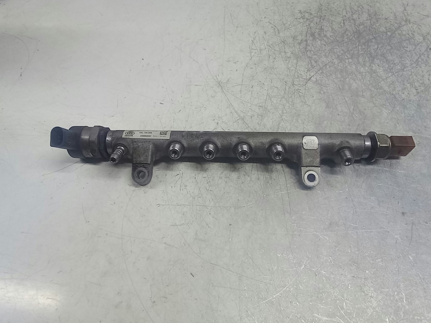Rampa injectoare 03L130089 Volkswagen Passat B6 (2005 - 2010)