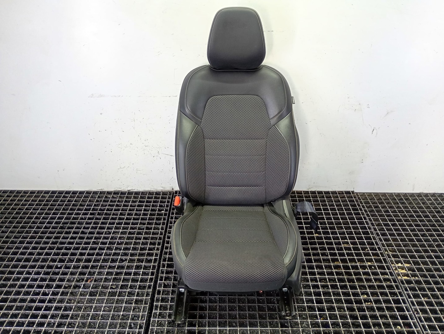 Scaun stanga fata Renault Arkana 1 facelift (2023–2025)