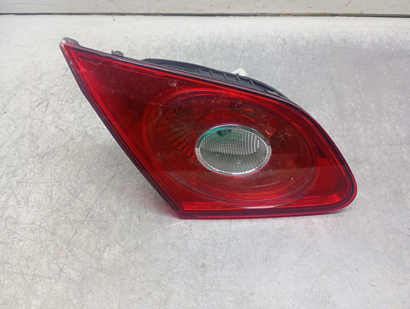 Stop stanga haion 3C8945093F Volkswagen Passat CC 1 (2008 - 2012)