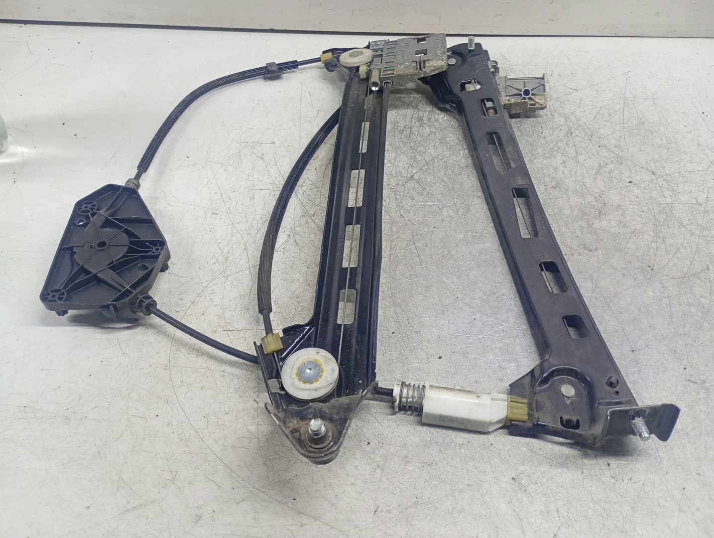 Macara geam stanga fata 3C8837461J 964938-104 Volkswagen Passat CC 1 (2008 - 2012)