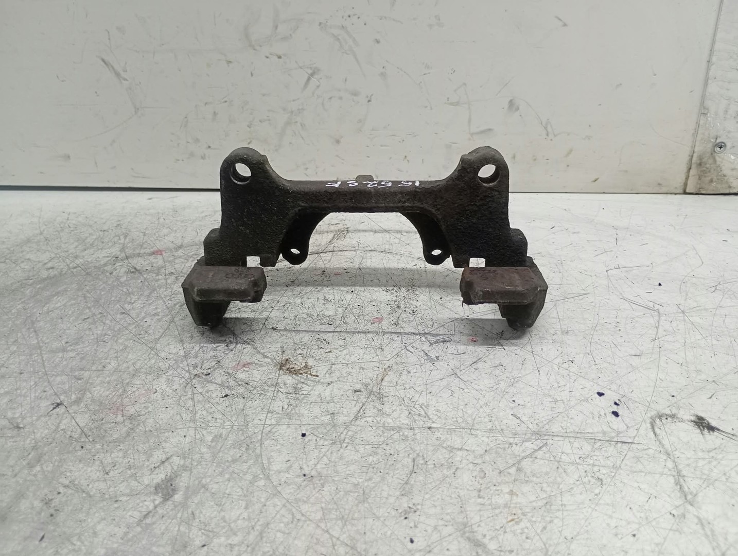Suport etrier stanga fata Volkswagen Passat CC 1 (2008 - 2012)