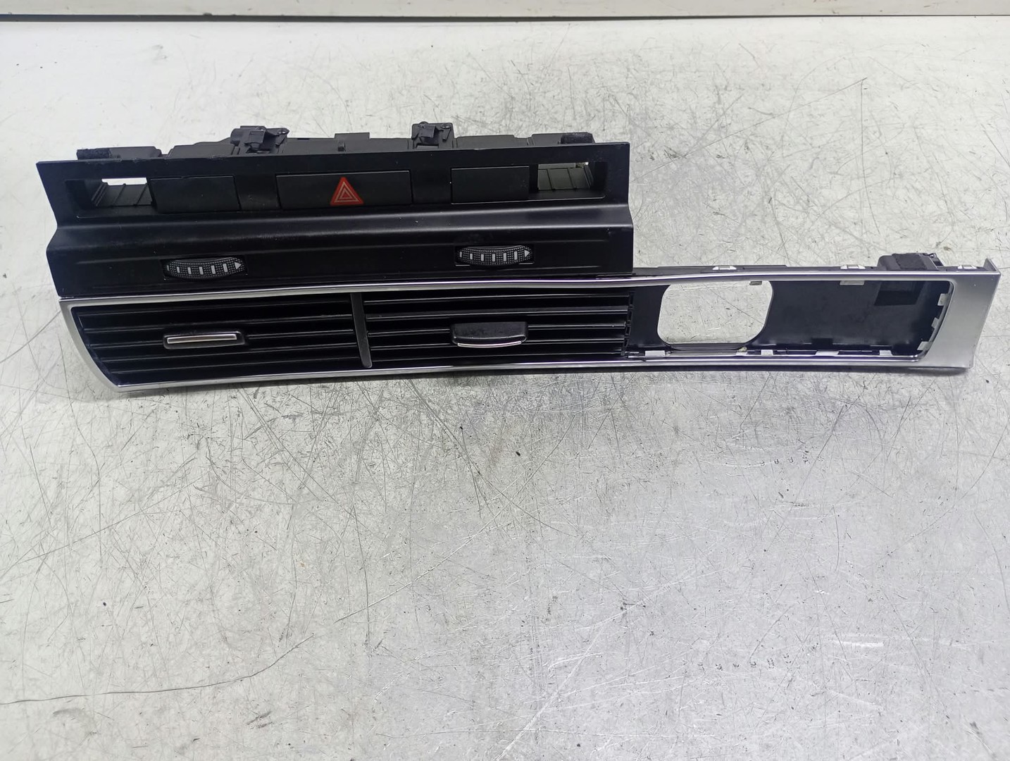 Ornament bord 14F1820951 Audi A6 4F/C6 (facelift) (2008 - 2011)