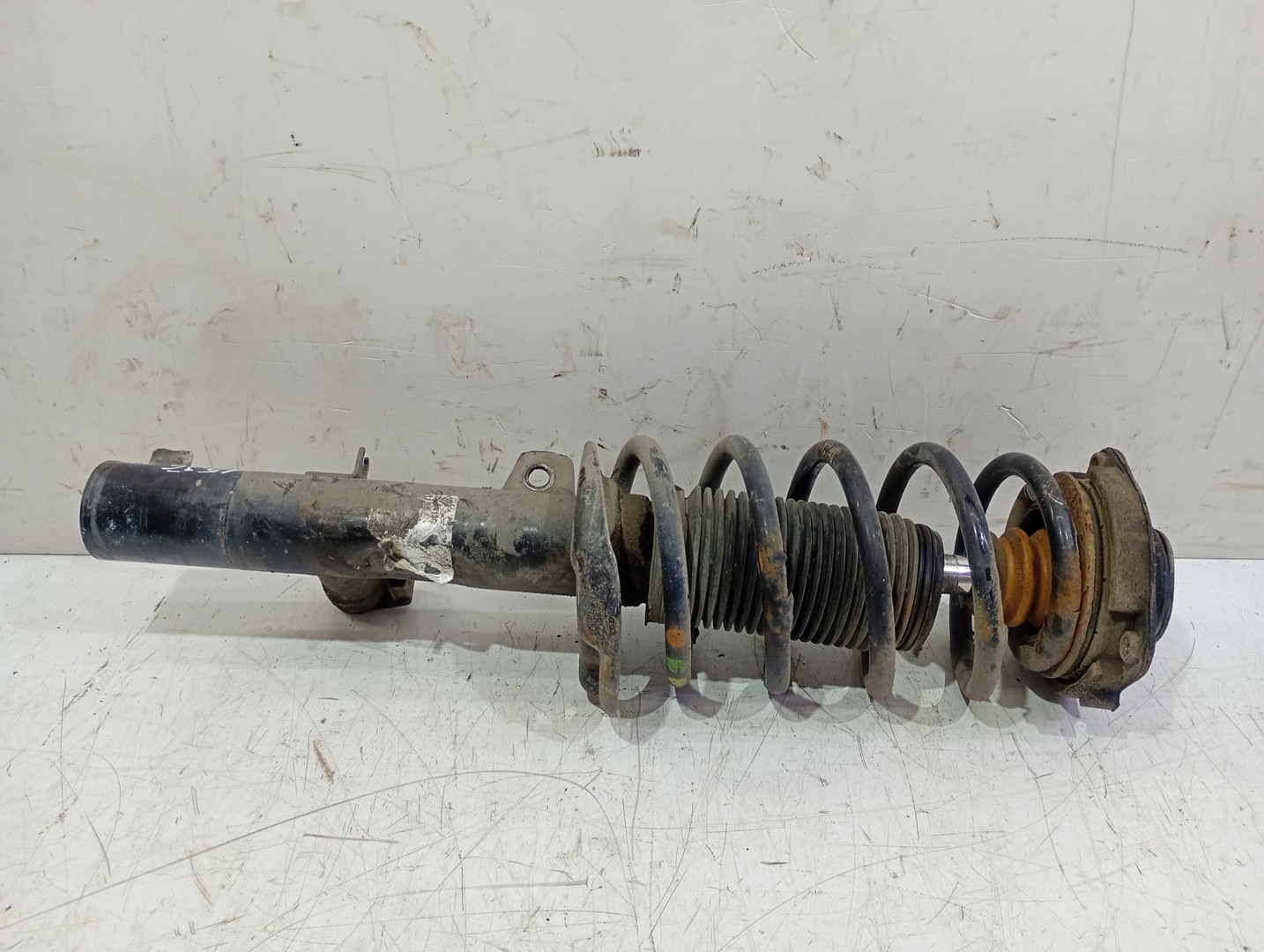 Amortizor cu arc stanga fata Volkswagen Passat CC 1 (2008 - 2012)