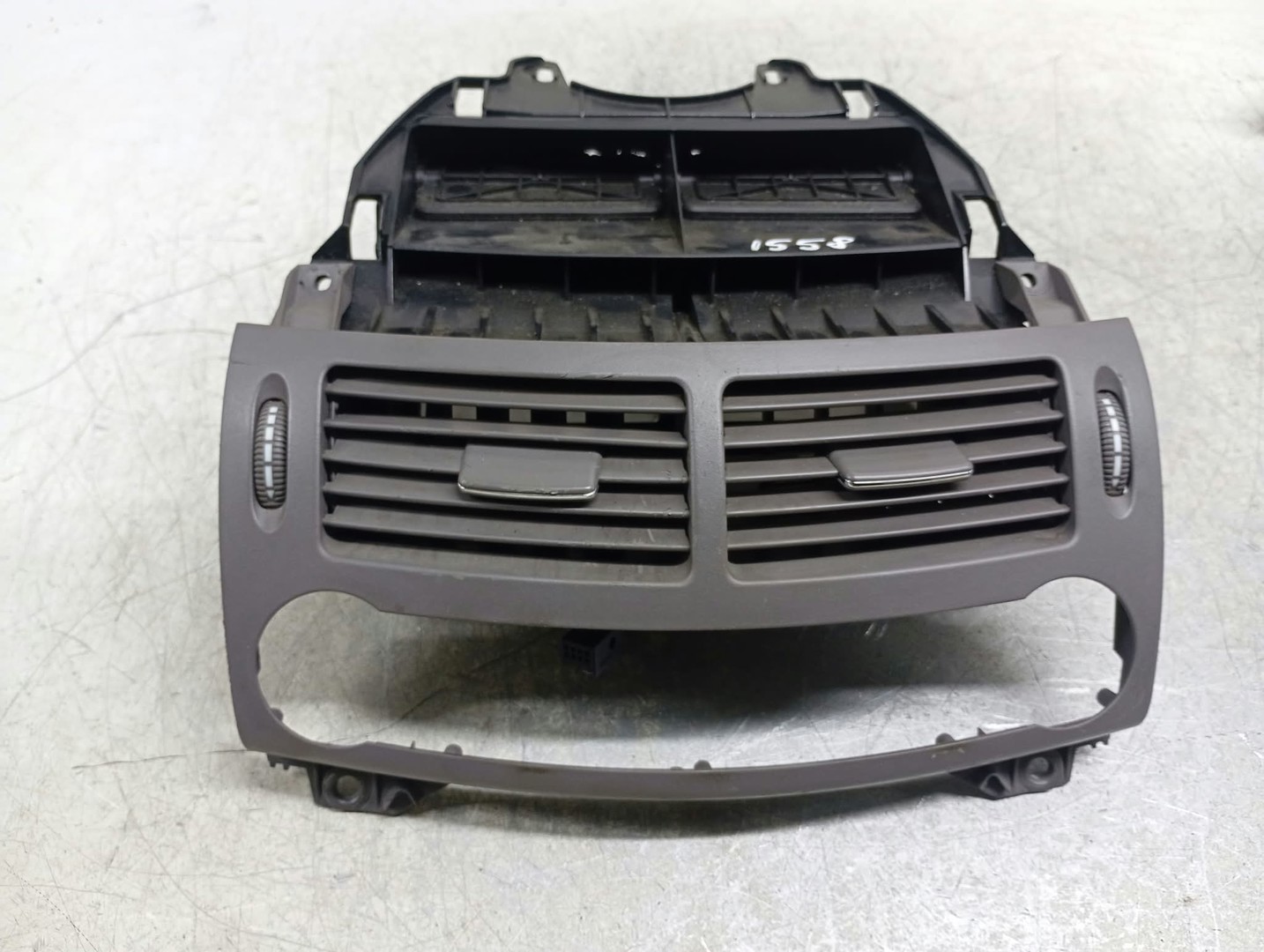Grila ventilatie A2118301854 Mercedes Benz E-Class W211/S211 (2002 - 2006)