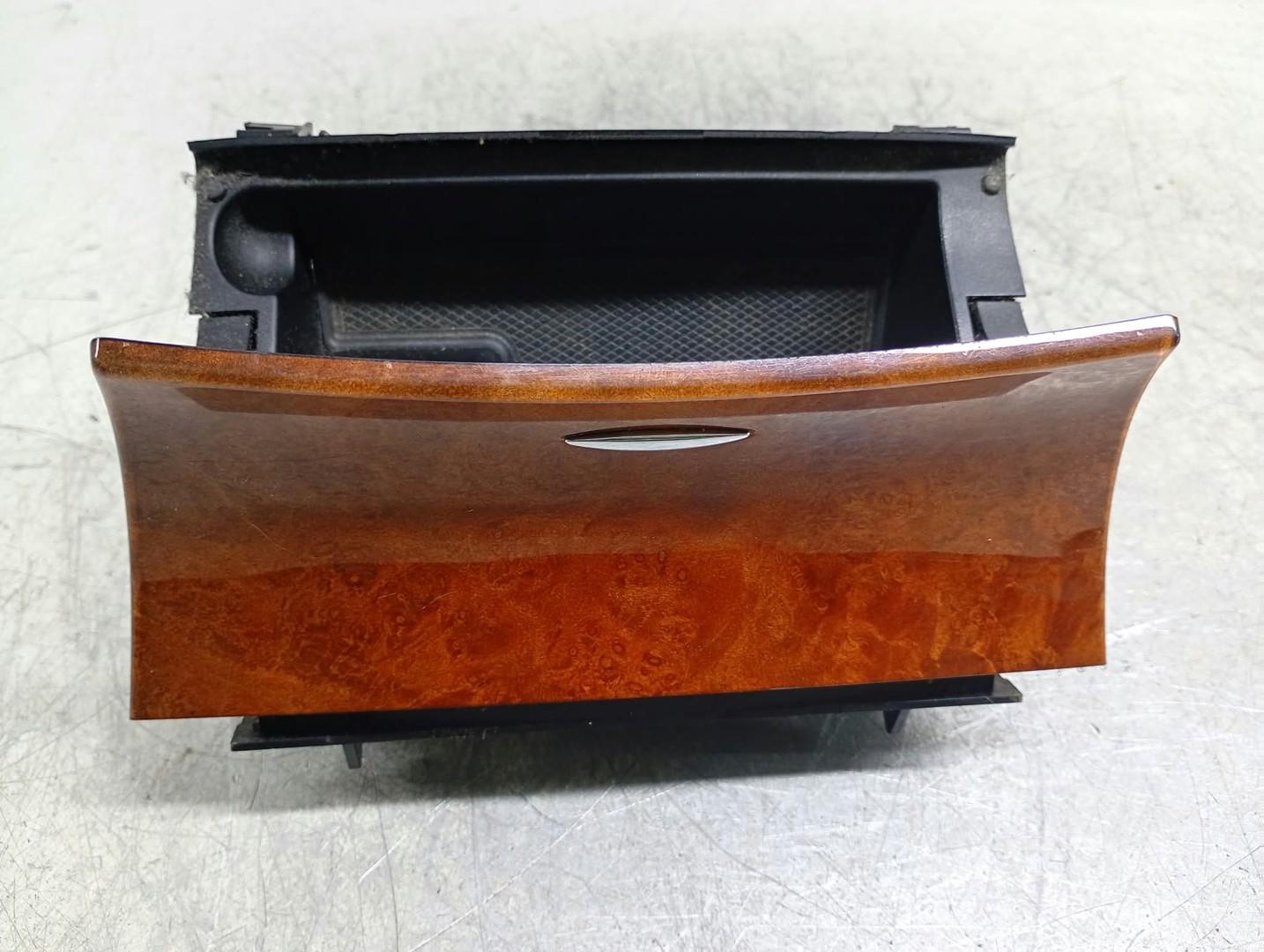 Scrumiera A2116802852 Mercedes Benz E-Class W211/S211 (2002 - 2006)