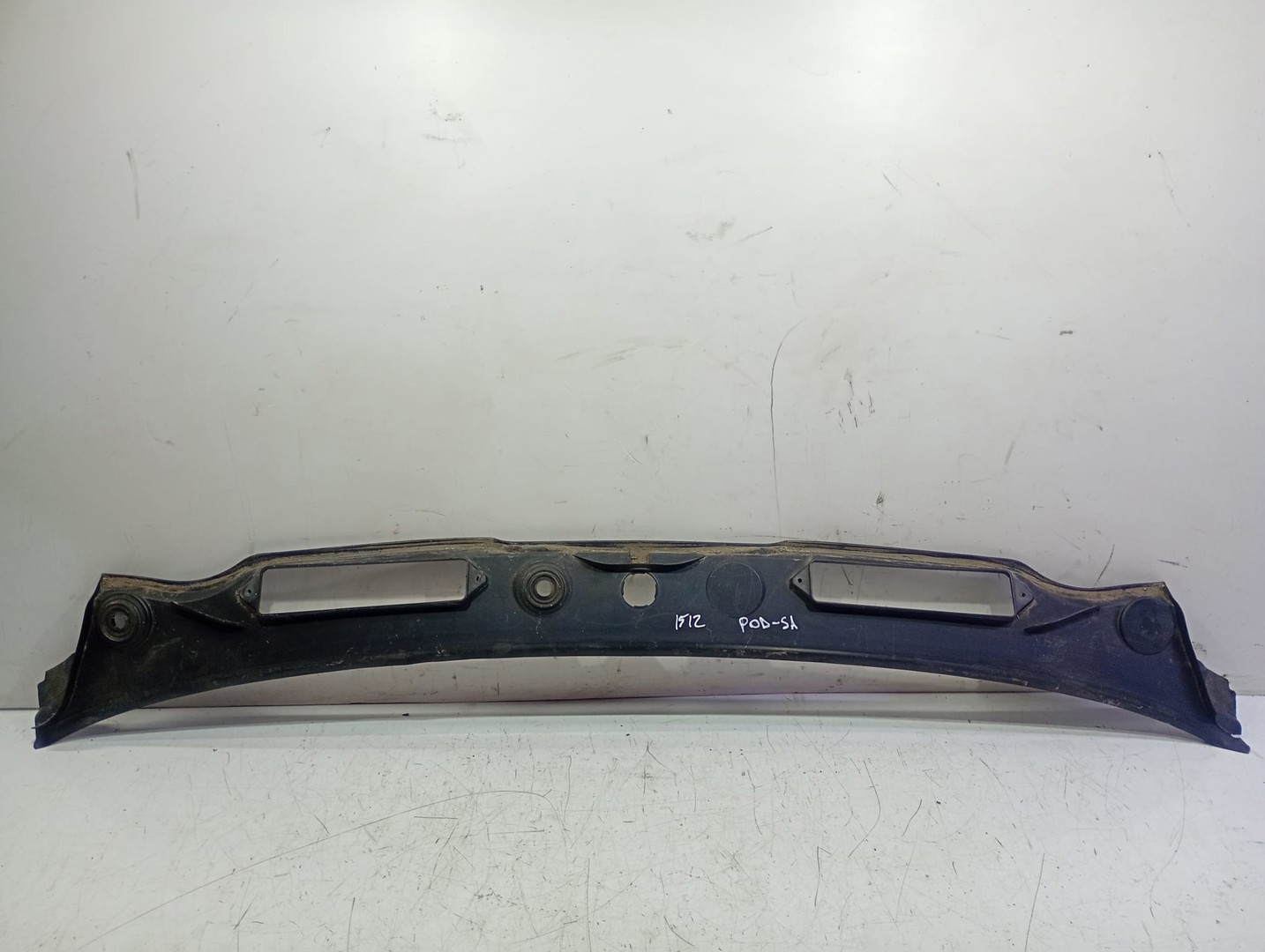 Grila stergatoare parbriz 15677210 BMW Seria 1 E81/E82/E87/E88 (facelift) (2007 - 2012)