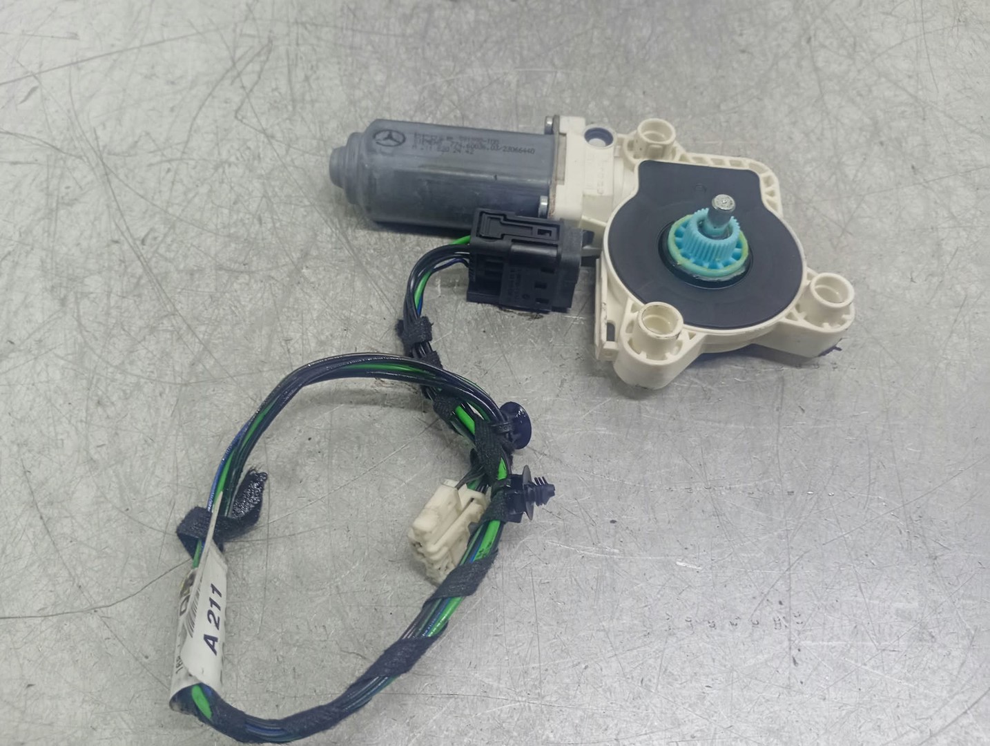 Motoras geam dreapta spate A2118202442 Mercedes Benz E-Class W211/S211 (2002 - 2006)