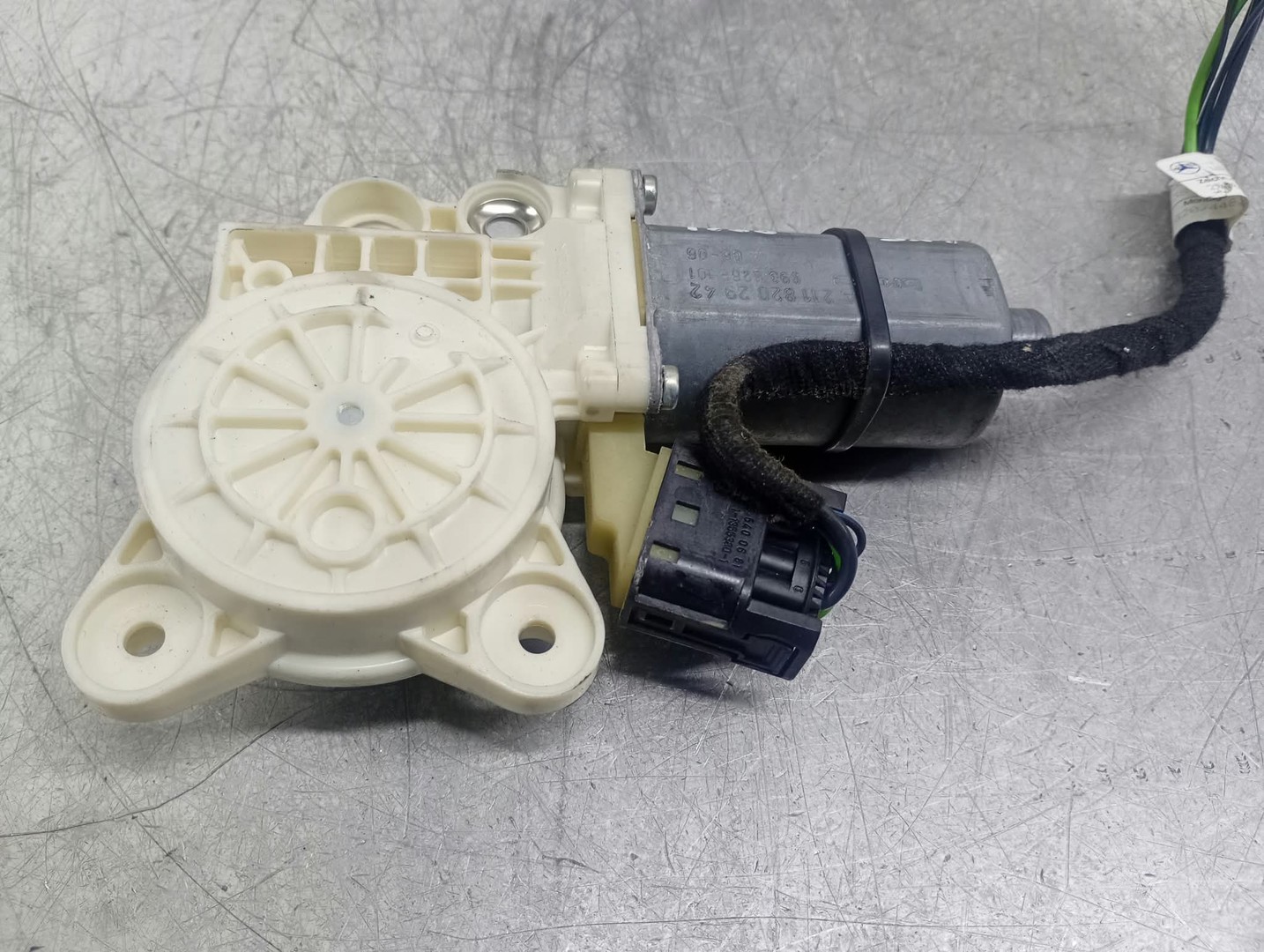 Motoras geam stanga fata A2118202942 Mercedes Benz E-Class W211/S211 (2002 - 2006)
