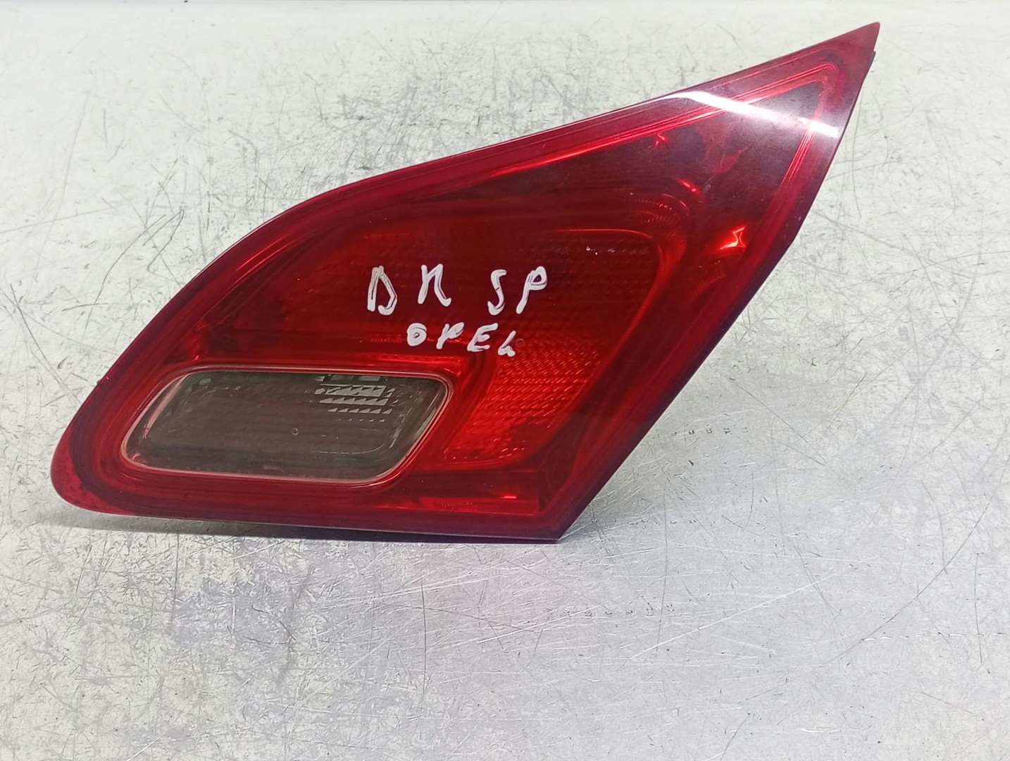 Stop dreapta haion 1090098 e245027 Opel Astra J (2009 - 2012)