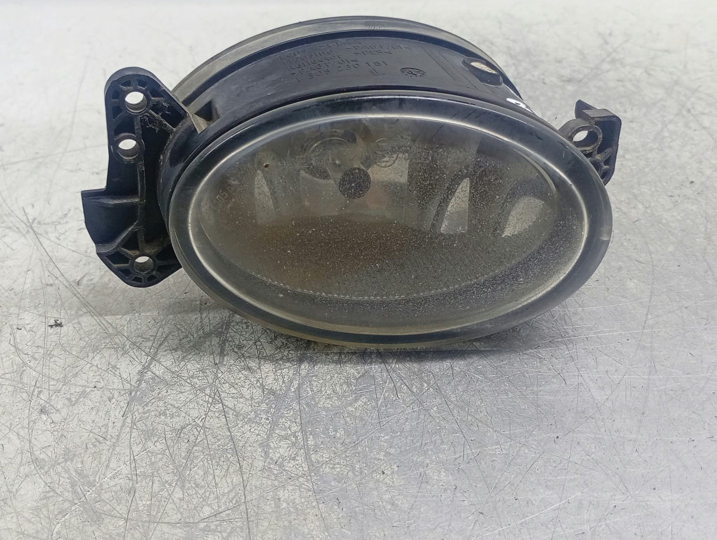 Proiector ceata dreapta A1698201656 Mercedes Benz E-Class W211/S211 (2002 - 2006)