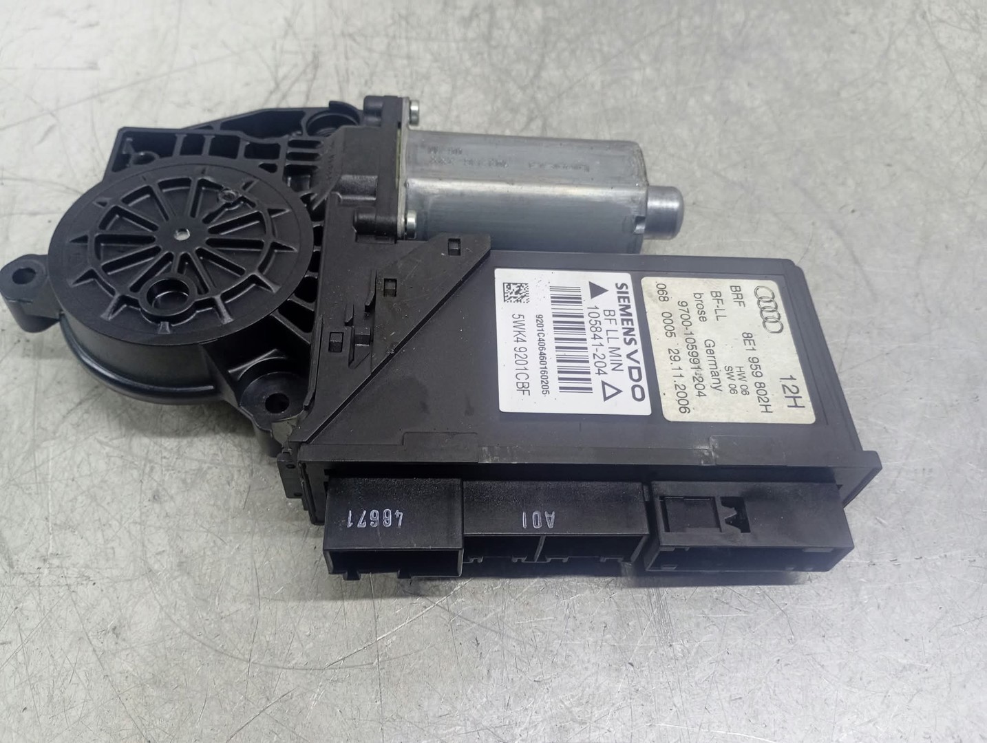 Motoras geam dreapta fata 0130821764 Audi A4 B7 (2004 - 2008)
