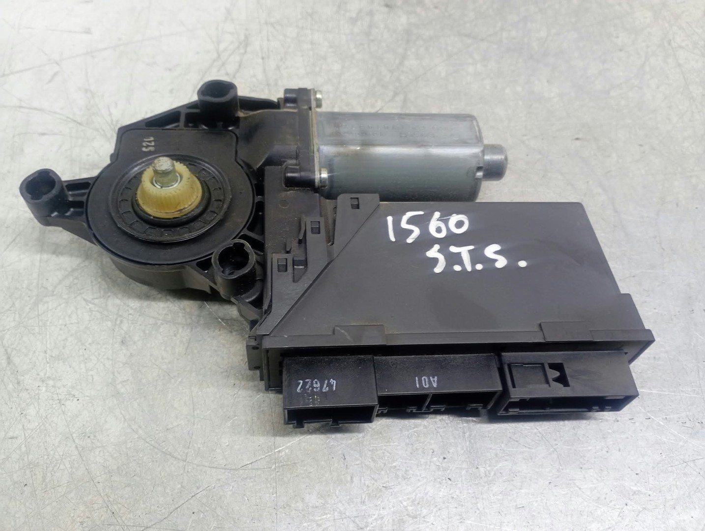 Motoras geam stanga spate 0130821767 Audi A4 B7 (2004 - 2008)