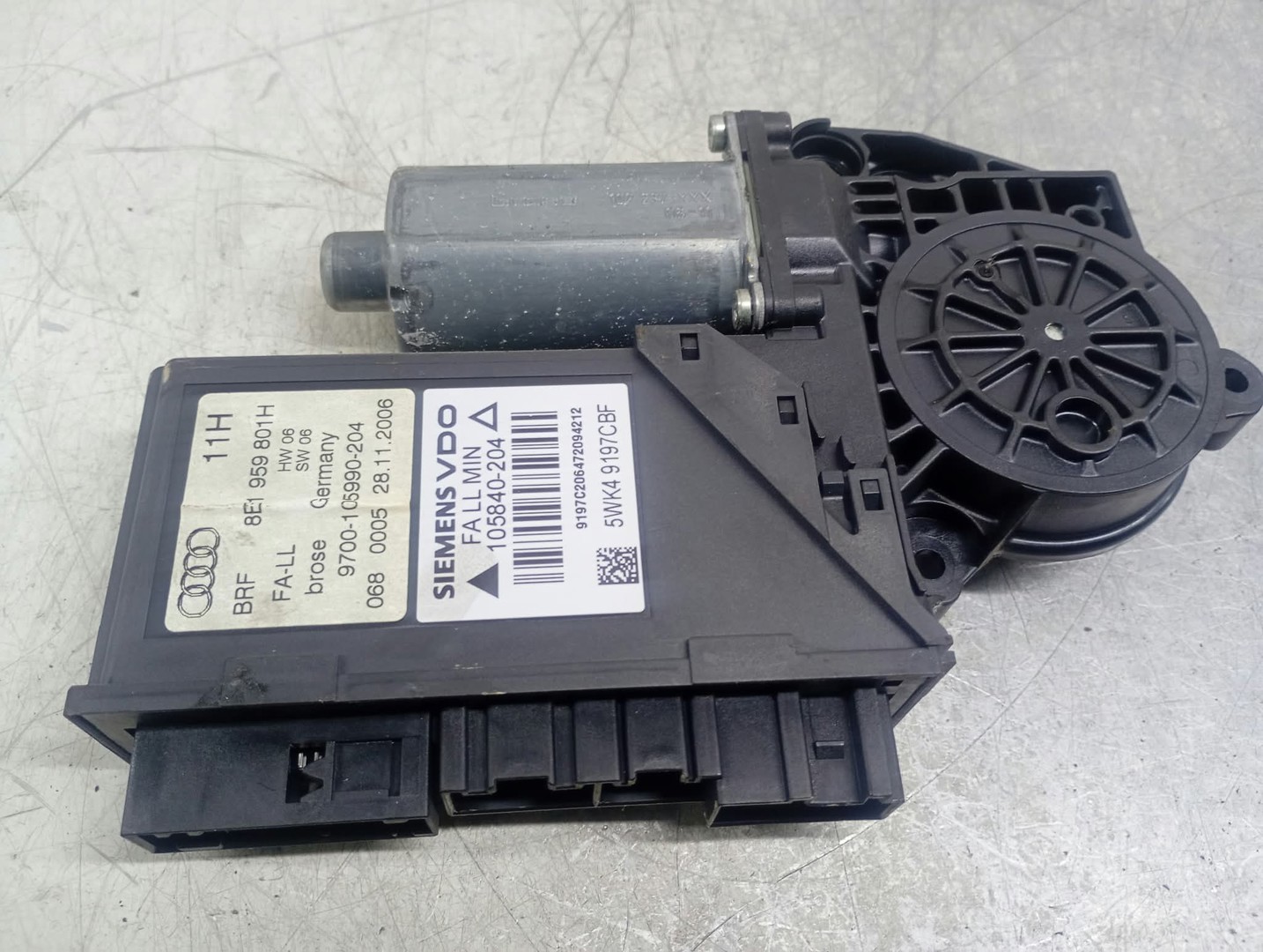 Motoras geam stanga fata Audi A4 B7 (2004 - 2008)