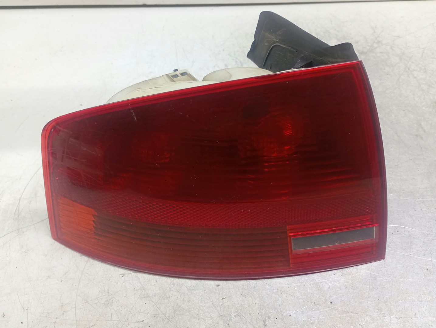Stop stanga 8E5945095 Audi A4 B7 (2004 - 2008)