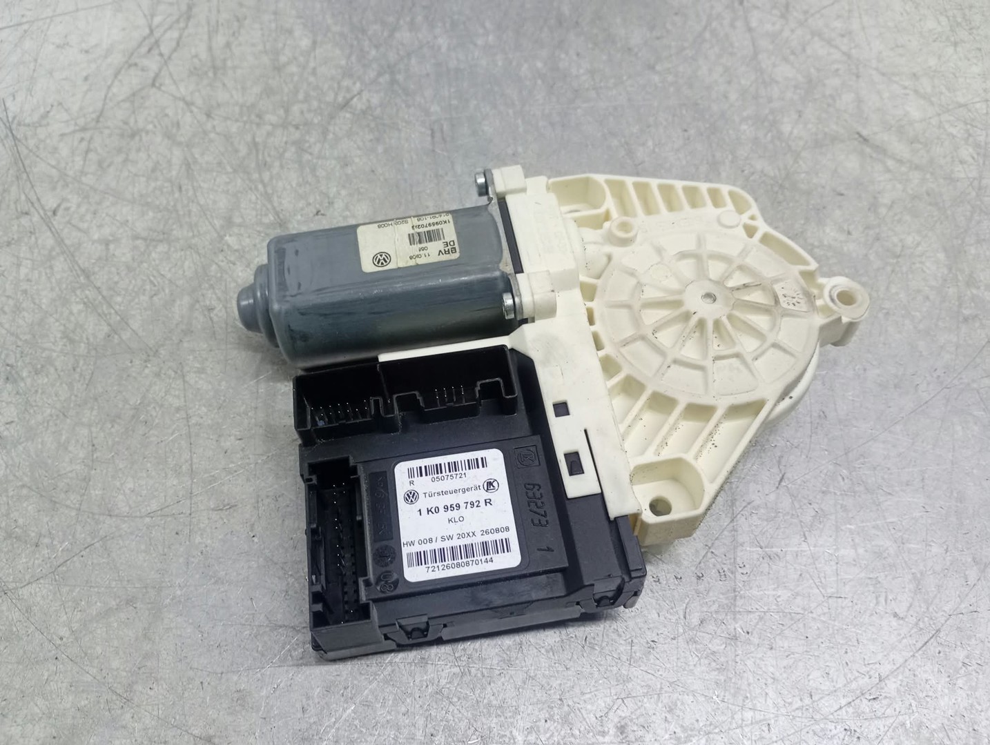 Motoras geam dreapta fata 1K0959702 Volkswagen Golf 6 (2008 - 2015)