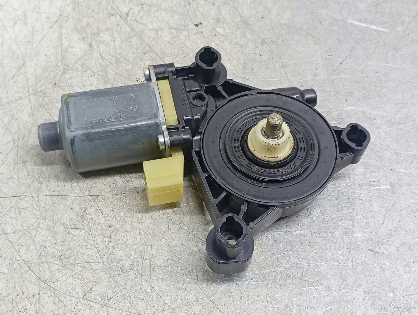 Motoras geam stanga fata 5Q0959802B Skoda Octavia 3 (2013 - 2017)