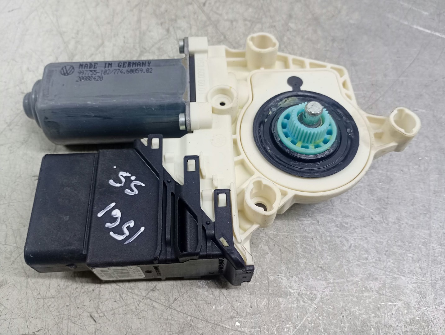 Motoras geam stanga spate 1K0959703A Volkswagen Golf 6 (2008 - 2015)