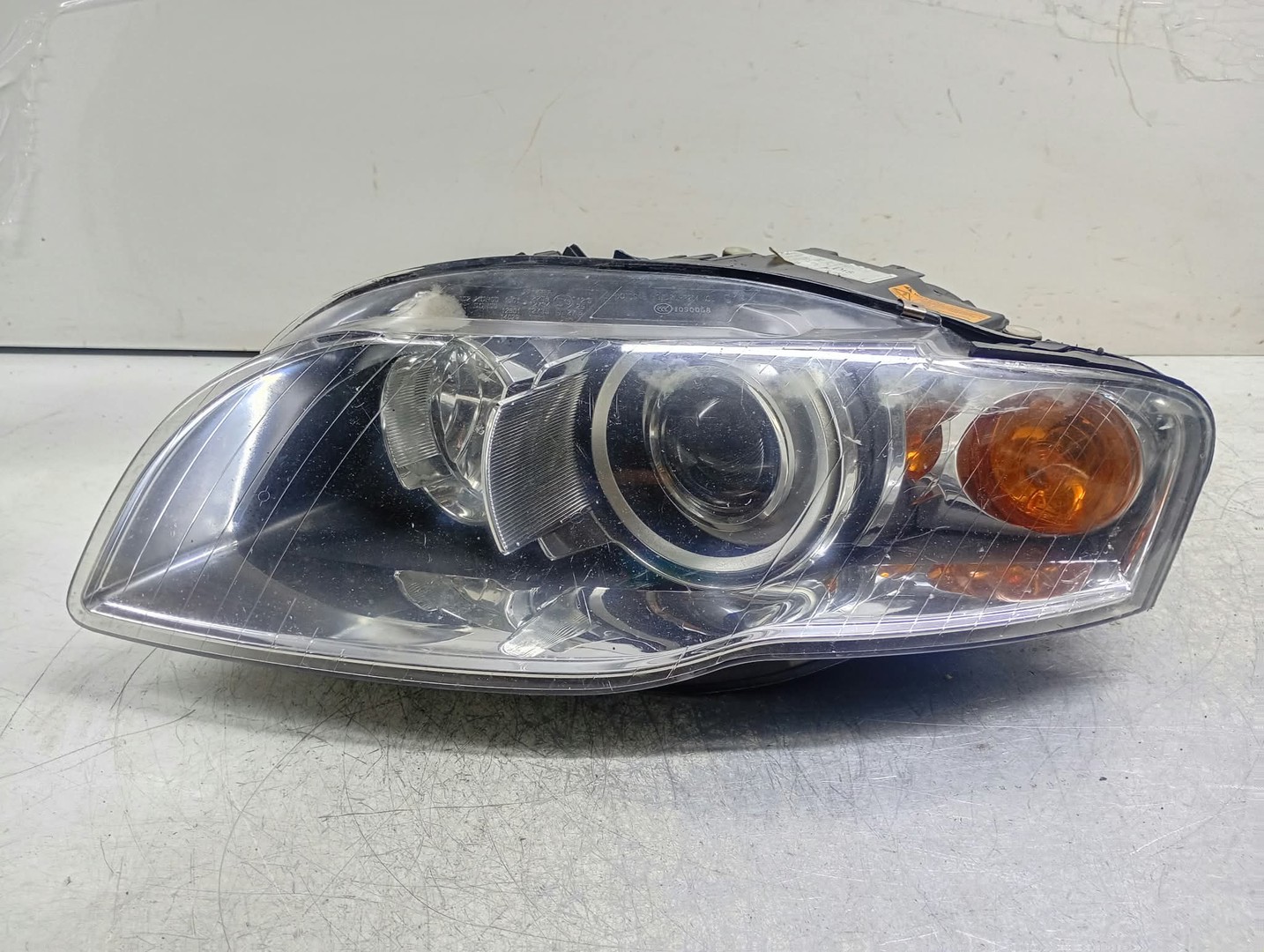 Far stanga Audi A4 B7 (2004 - 2008)